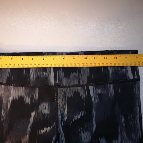 Under Armour Ladies Size Medium Black & Grey Capri Length Elastic Waist Leggings - Picture 6 of 7